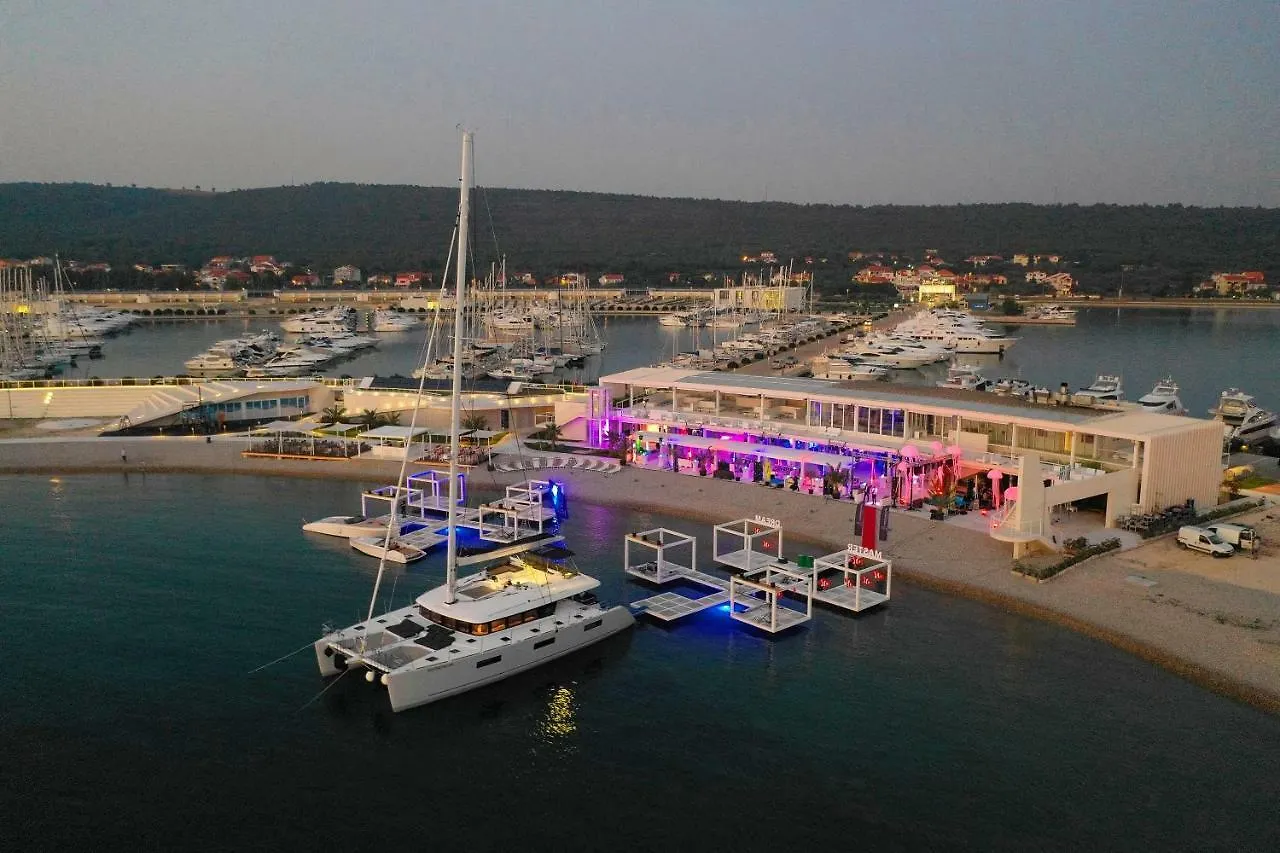 Boutique Residence Cosmopolis Bibinje Bed & Breakfast