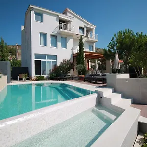 apartments-marer.hotels-in-trogir.com/